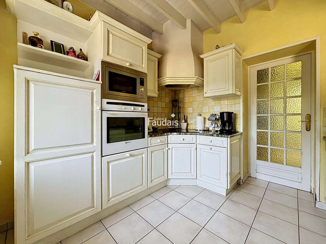 Maison 248 m² à Doville  - photo 6