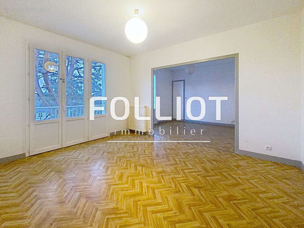 Appartement à FOUGERES