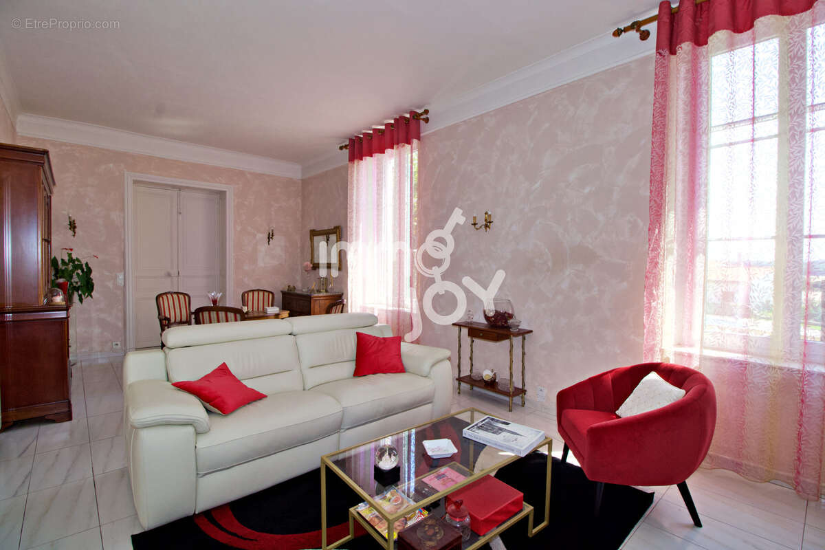 Maison à OUVEILLAN