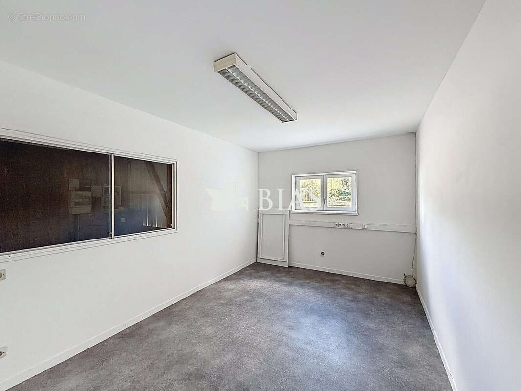 Commerce à MONTVILLE