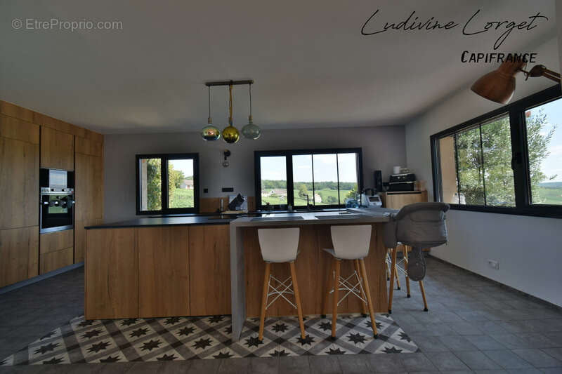 Proche Nogent-L’Artaud (8min) Chezy-Sur-Marne (6min) Maison traditionnelle de 200 m² - Vue panoramique – 5 chambres- Grande pièc - photo 4