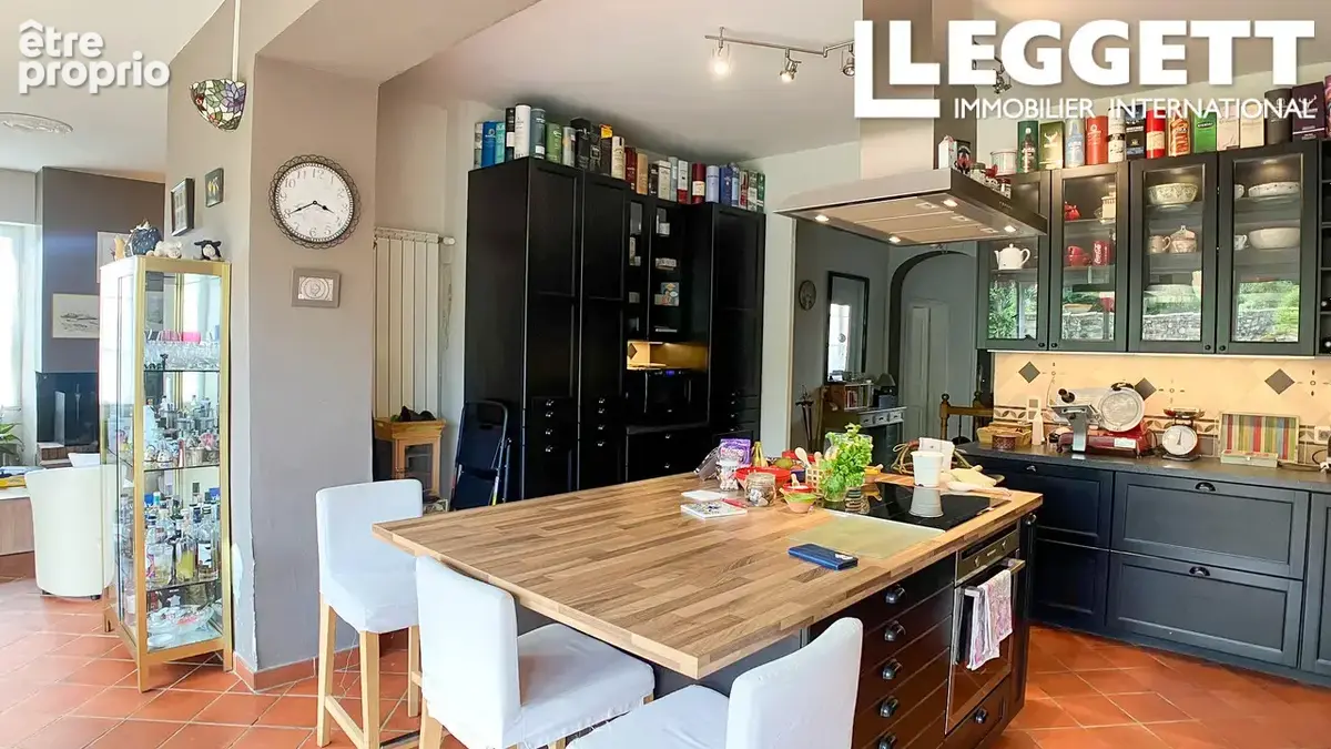Maison familiale individuelle spacieuse de 4 chambres avec dépendances, grand jardin et piscine - photo 8