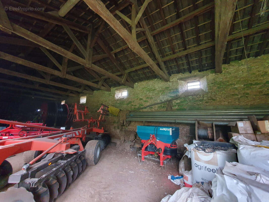 hangar gauche - Maison à PUY-L&#039;EVEQUE