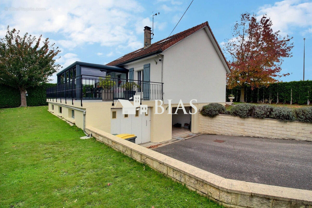 Maison à BOURG-ACHARD