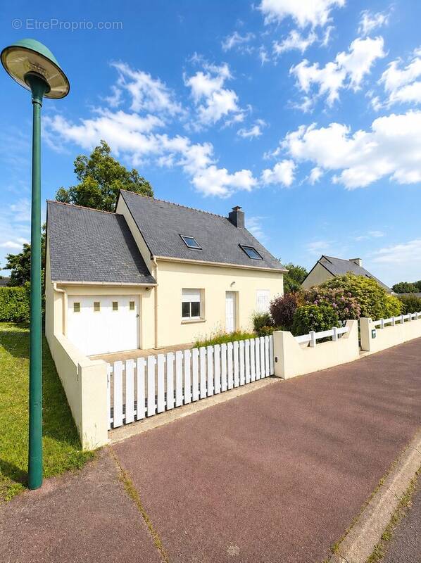 MAISON  - Maison à LA TRINITE-SURZUR