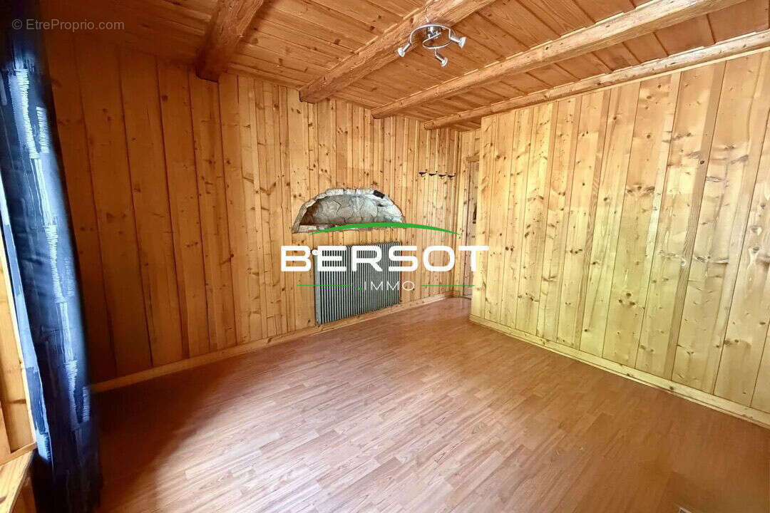 Appartement à LA CLUSE-ET-MIJOUX