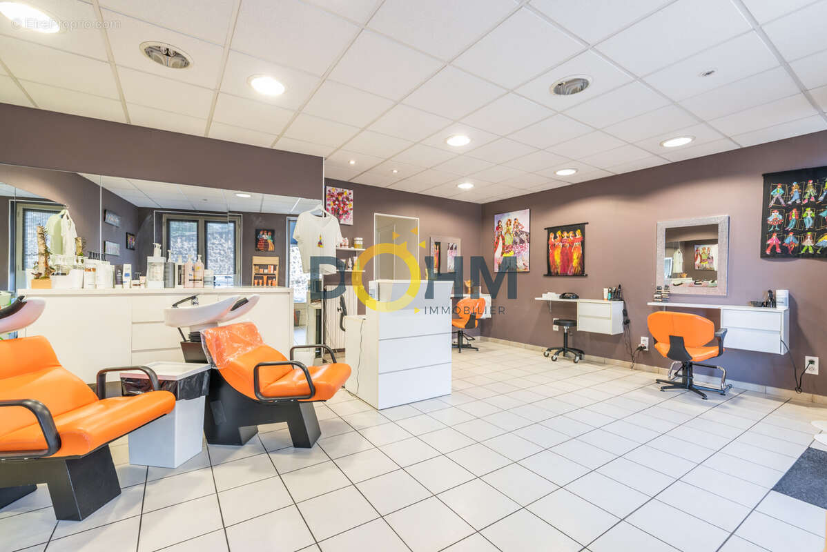 Commerce à AIGUILHE