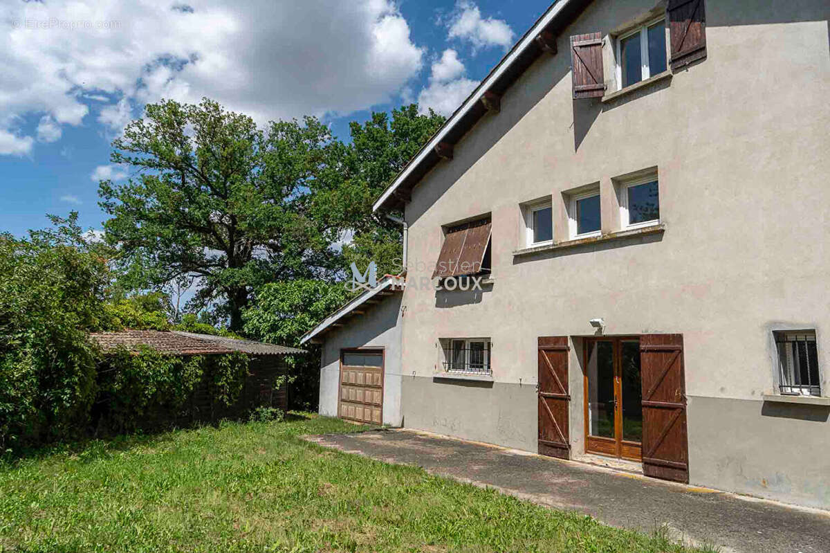 Maison à SAINT-ROMAIN-LE-PUY