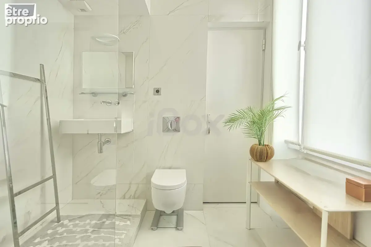 Toulon haute ville - dans un immeuble haussmannien magnifique appartement t4 de 127m2 3 chambres cave et chamb - photo 9