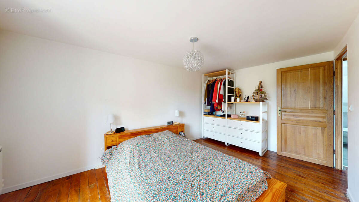 Élégante maison familiale de 155 m² avec jardin paysager et double garage - photo 6