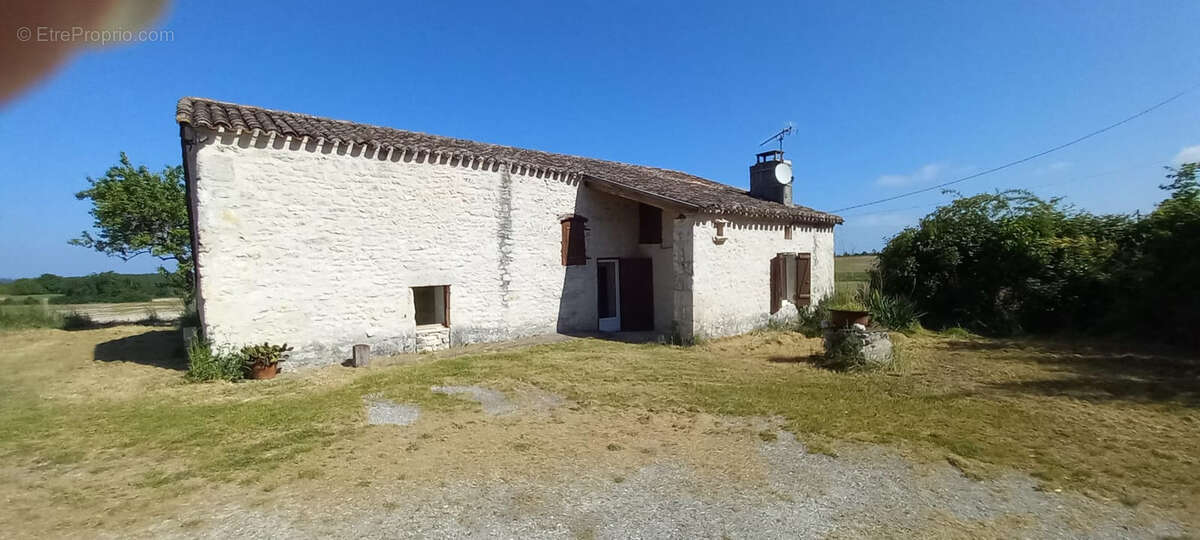 Maison à MONTAIGU-DE-QUERCY