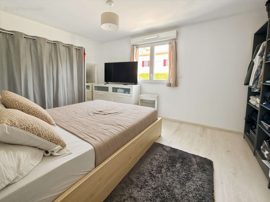 Appartement T3 récent, Ascenseur Climatisé avec balcon et Parking à Trévoux - Bord de Saône - photo 5