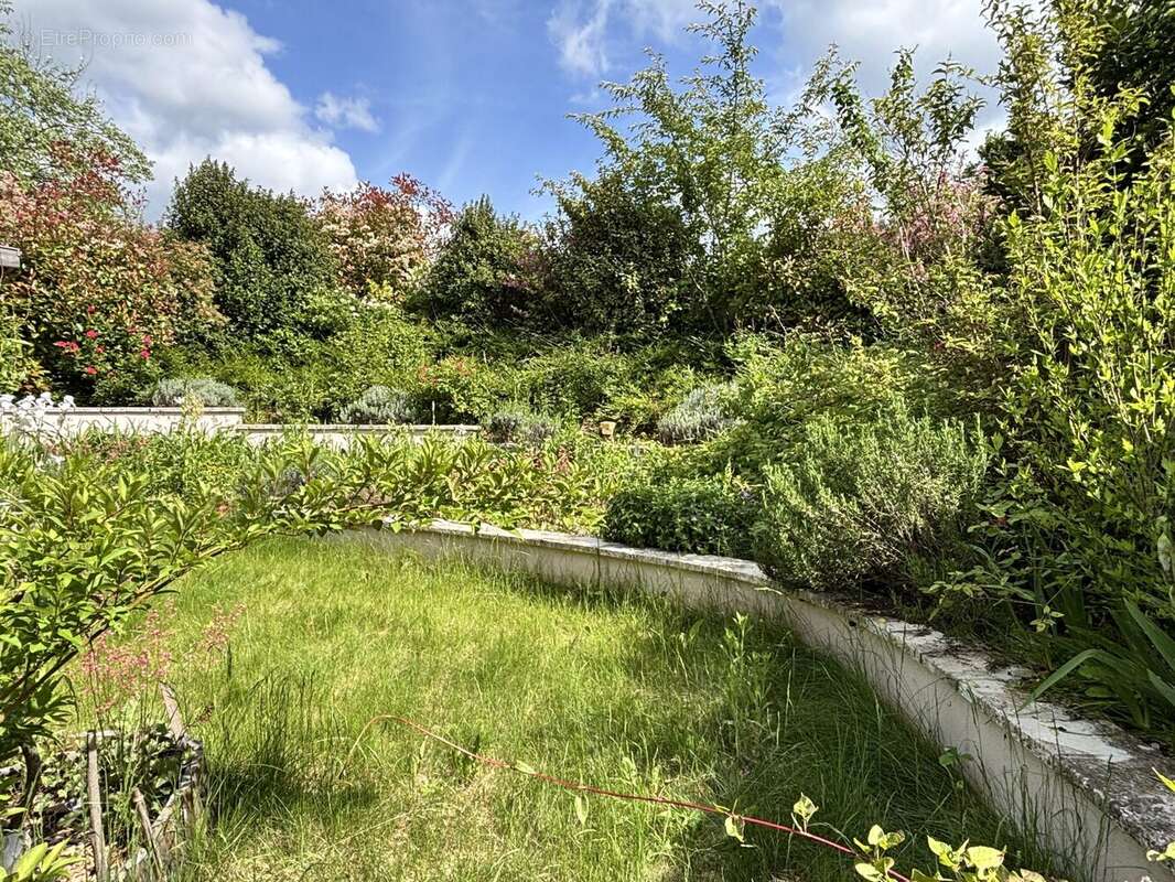 Maison à SAINT-BONNET-DES-BRUYERES