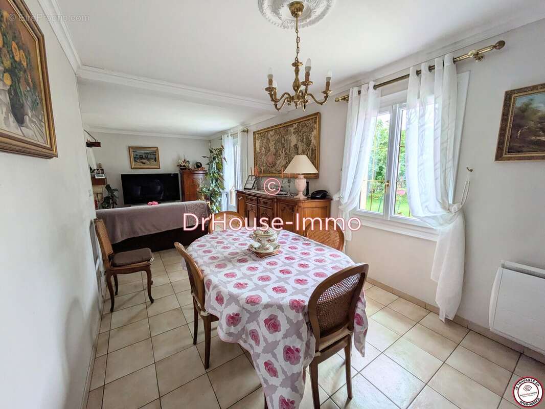 Maison à CHANTELOUP-LES-VIGNES