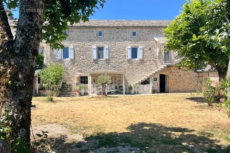 Propriété 203 m² habitables et 265 m² de dépendances - photo 2