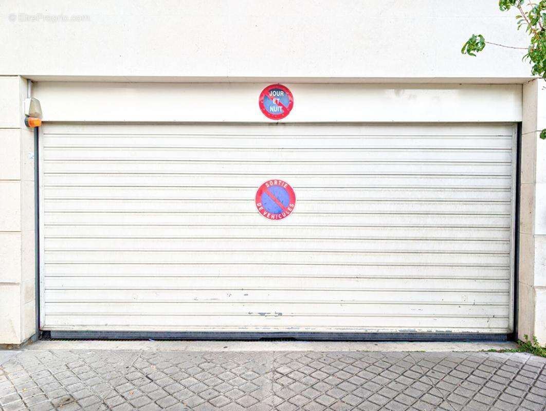 Parking à COURBEVOIE