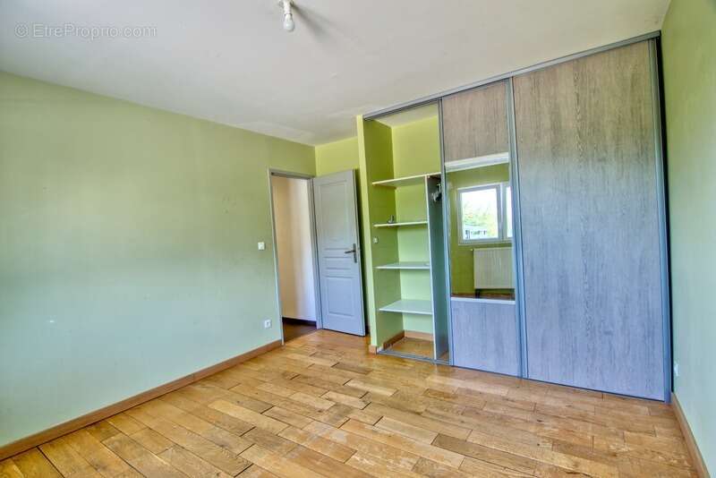 Doubs (25), à vendre Besançon, Les Montboucons, Maison 235 m2 ( T4 + T3 ) + terrain de 669 m2 - photo 5