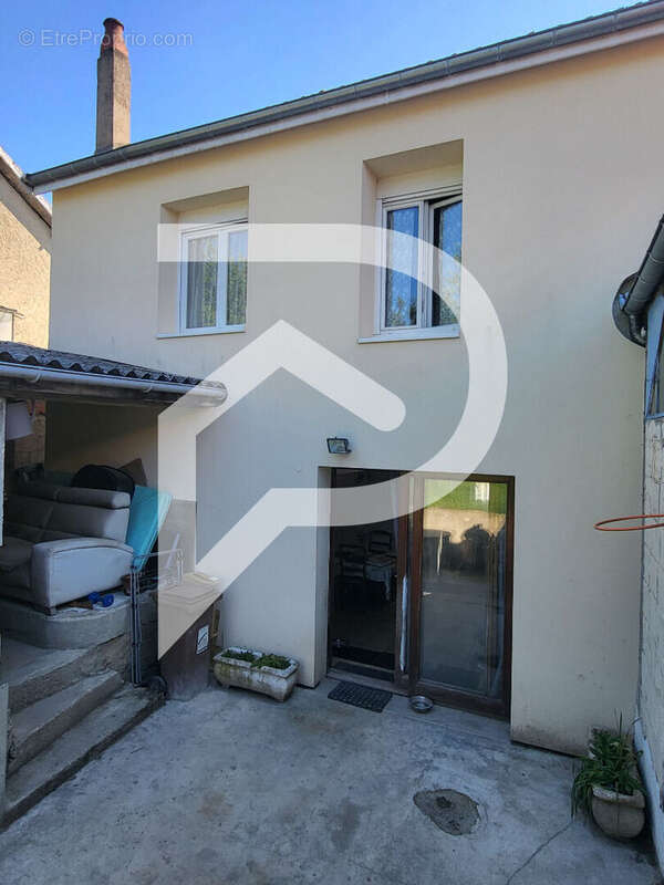 Maison à SAINTE-SAVINE