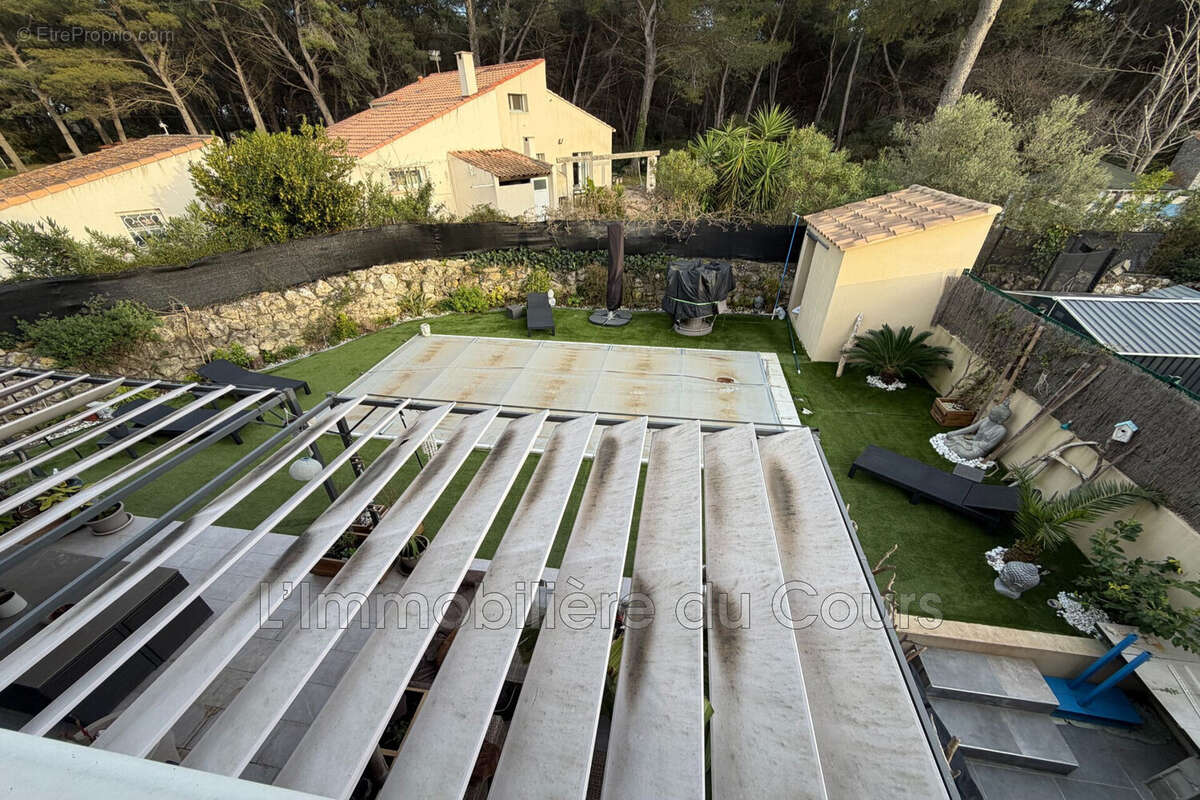 Maison à SAINT-MITRE-LES-REMPARTS