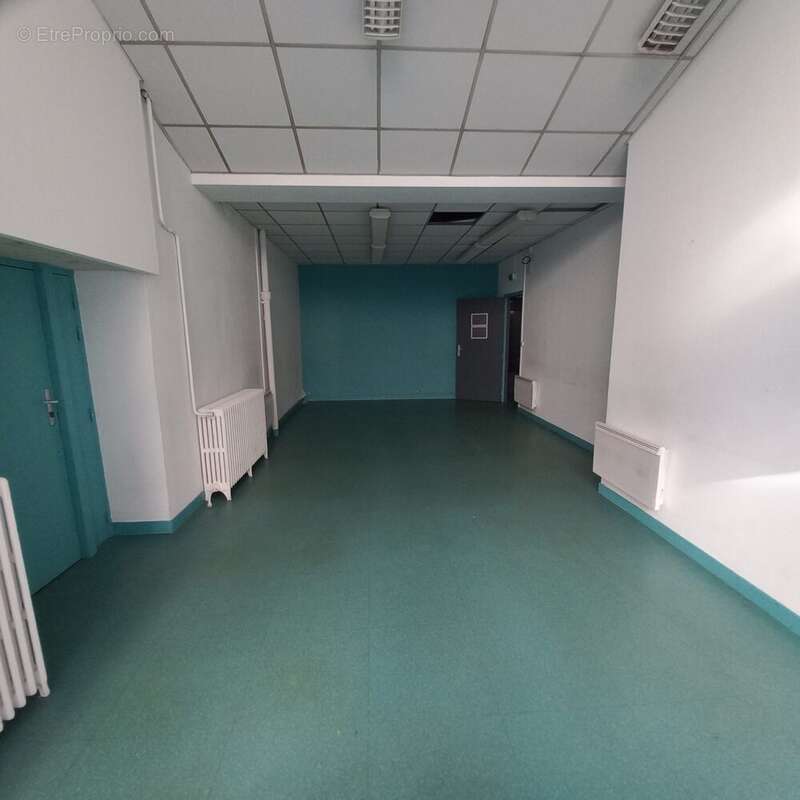 PLATEAU 2 FACADE G - Commerce à NANTES