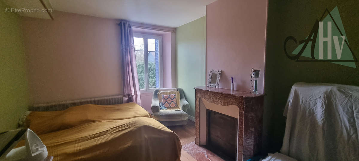 Maison à LES ORMES-SUR-VOULZIE