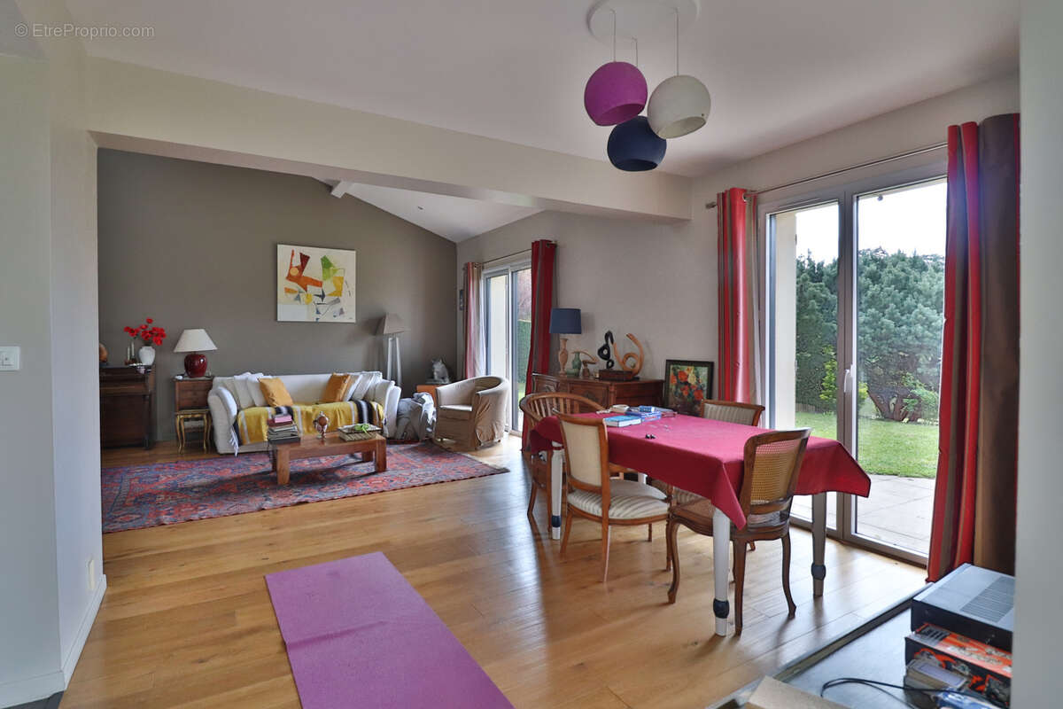 Maison à CHARBONNIERES-LES-BAINS