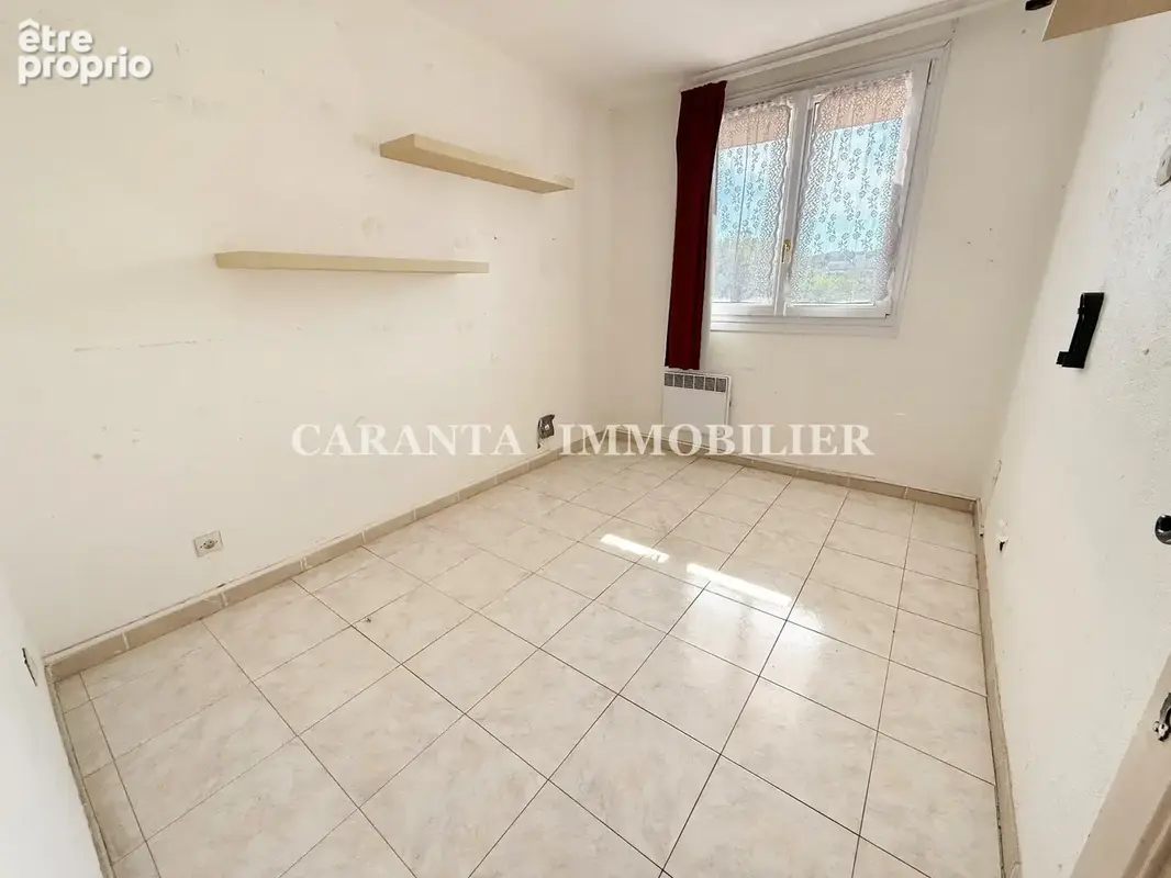 Appartement T3 d’angle à rénover avec cave et parking   Centre-ville de Sainte-Maxime - photo 6
