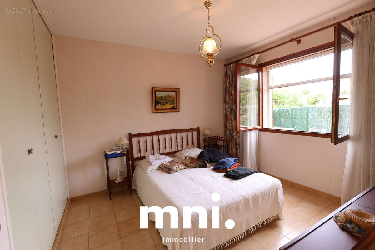 Maison à SAINT-CYR-SUR-MER