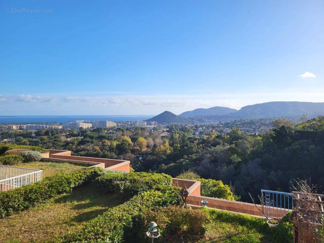 Appartement à MANDELIEU-LA-NAPOULE