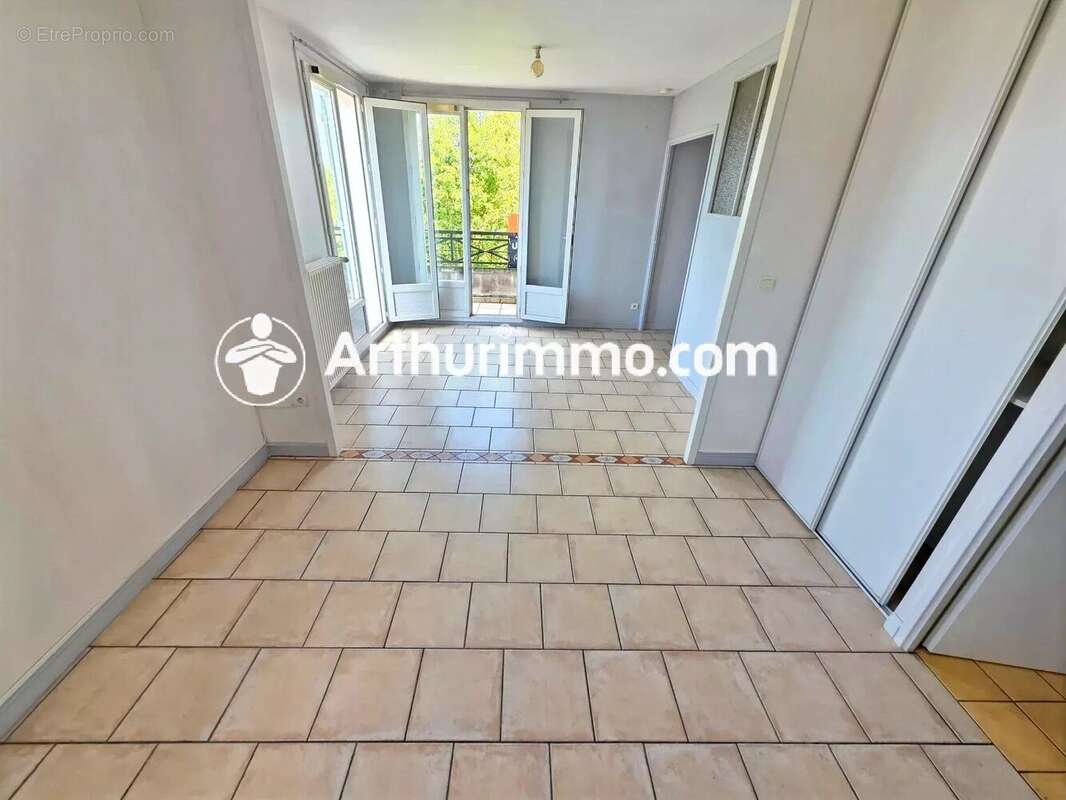 Appartement à SAVIGNY-LE-TEMPLE