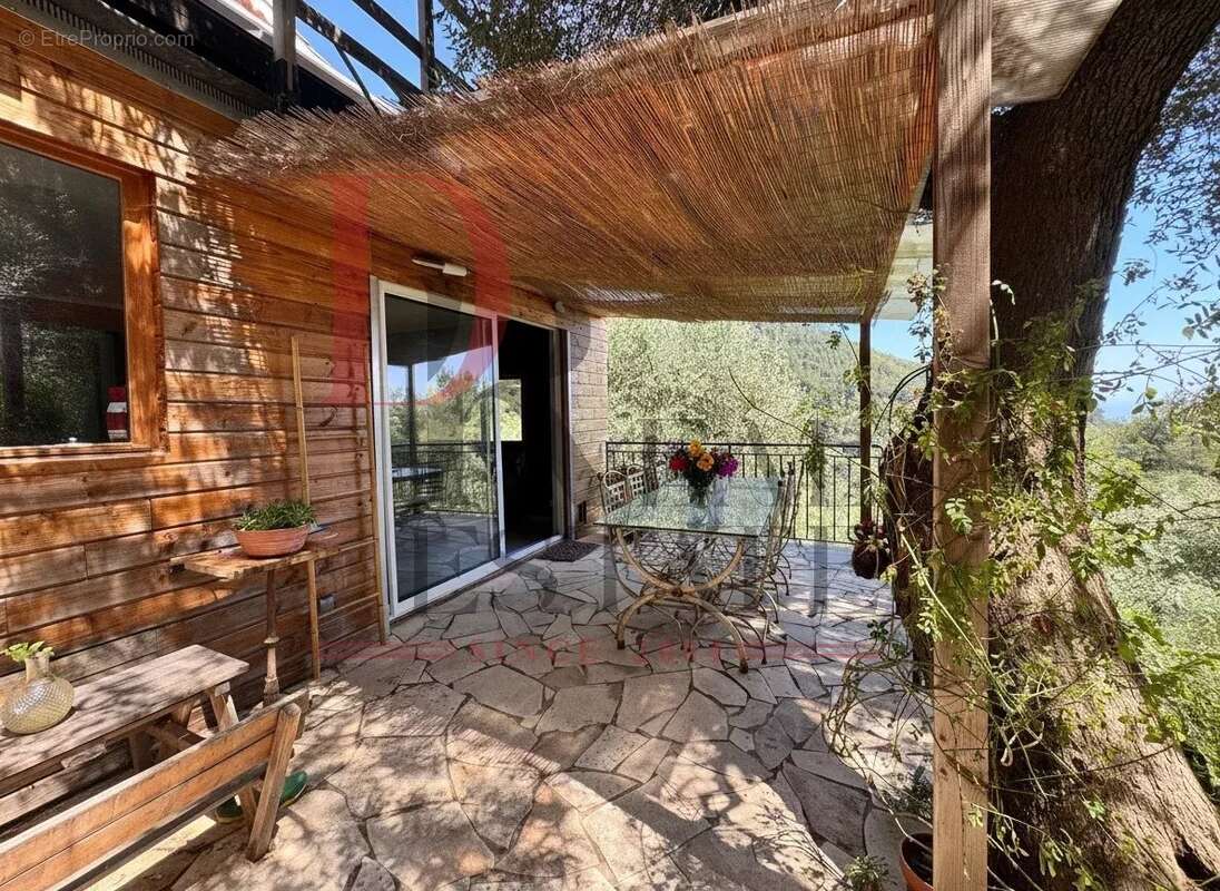 Appartement à CASTELLAR