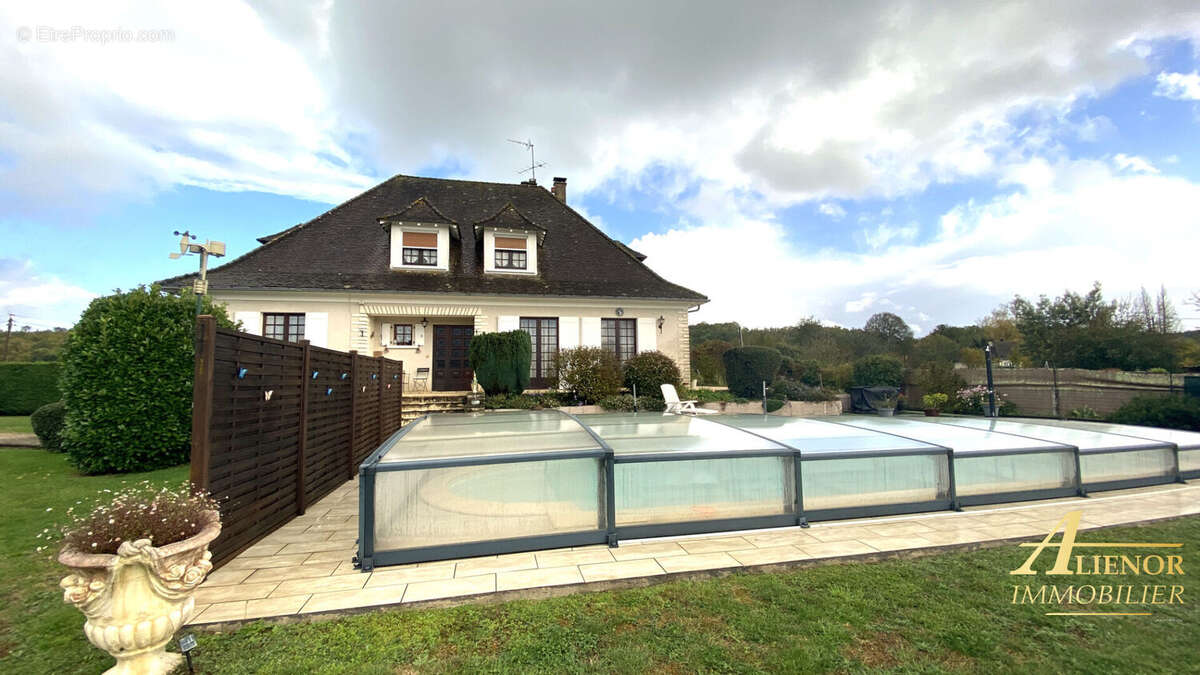 Maison à SAINT-PARDOUX-LA-RIVIERE