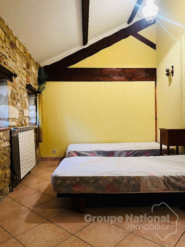 Maison à SAINT-JULIEN-DE-PEYROLAS