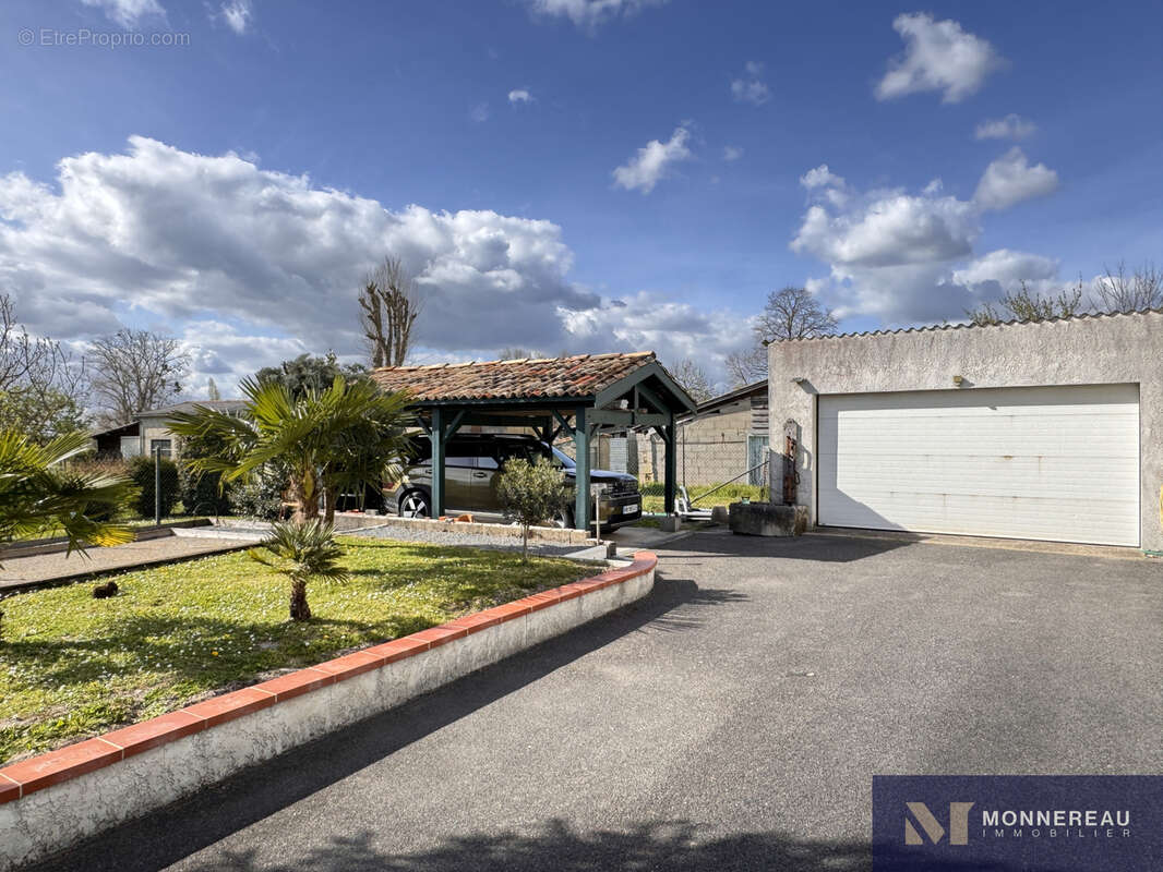 Maison à BAIGNES-SAINTE-RADEGONDE