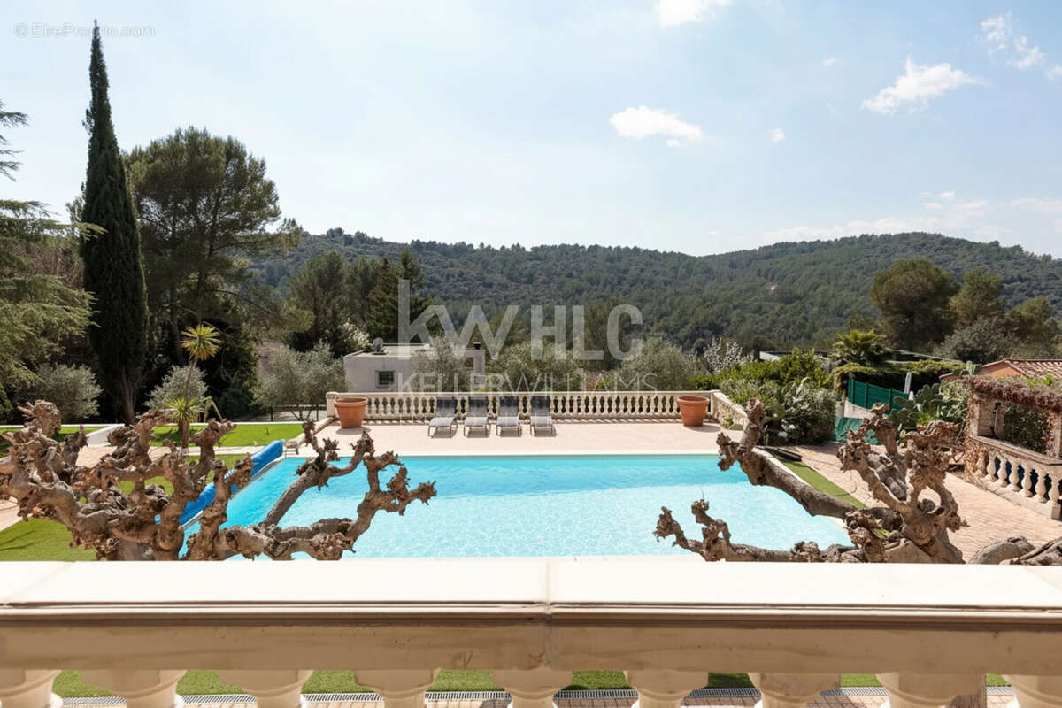 Maison 304 m² à Biot  - photo 3