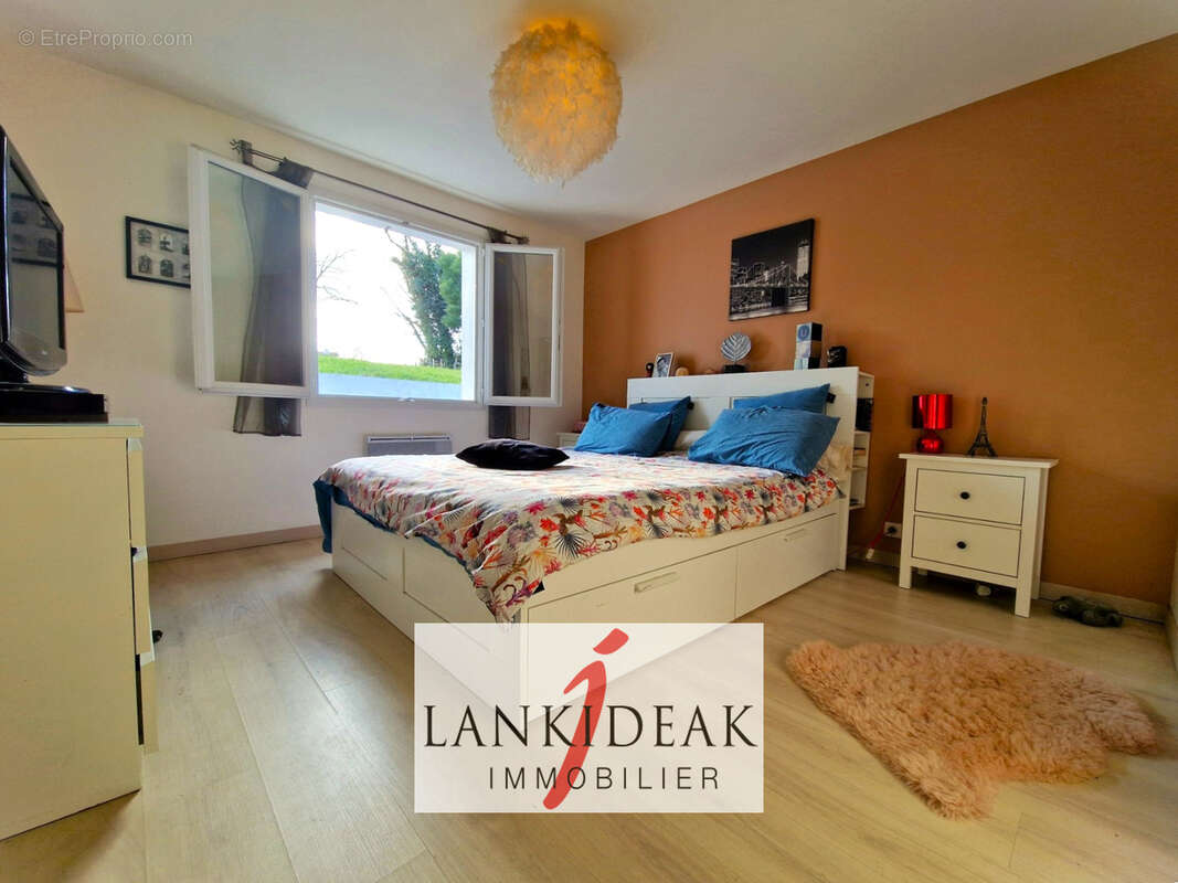 Maison à LARRESSORE