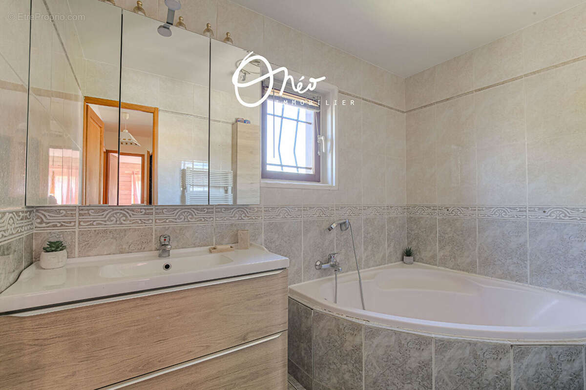 Maison à SAINT-PIERRE-DE-CHANDIEU