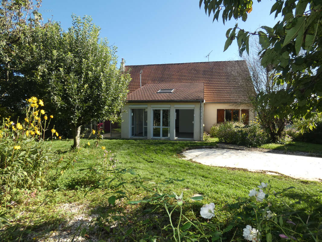 Maison à ARCES-DILO