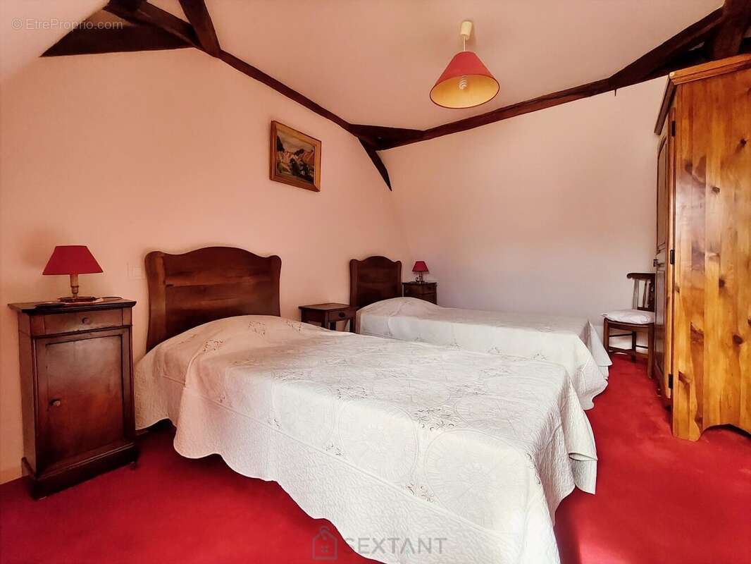 Proche Monpazier, propriété de caractère avec 3 habitations, dépendances et piscine sur 5,3 hectares de terrain - photo 11