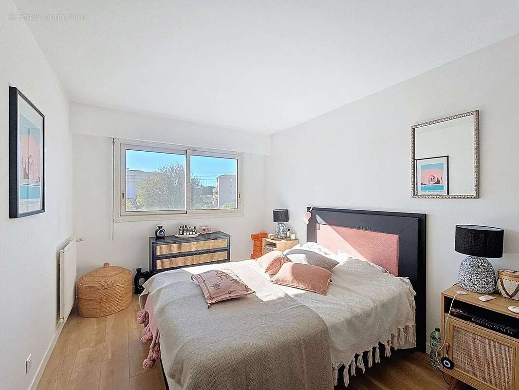 Appartement à SAINT-LAURENT-DU-VAR