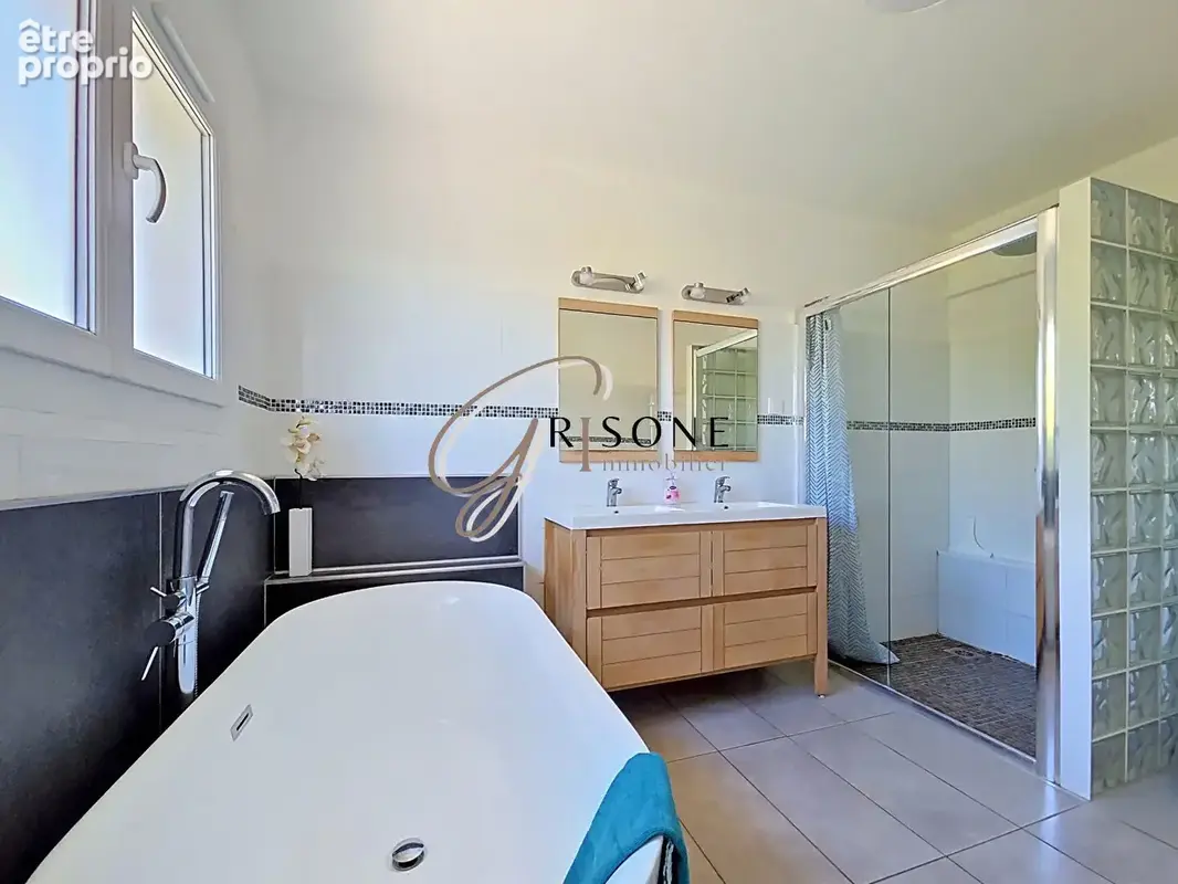 Villa de 260 m² accès direct plage du Cap Nègre à Six-Fours - photo 9