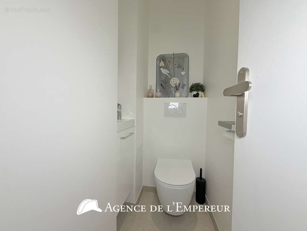 3 pièces en plein centre-ville, rénové et baigné de lumière. Box et cave. - photo 18