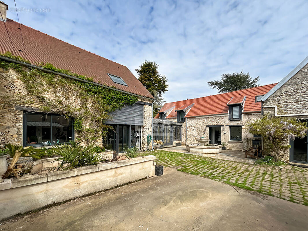 Maison à SAINT-ESCOBILLE