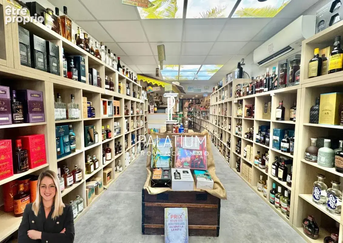 Local commercial avec vitrine d'angle, Salon-de-Provence - photo 2
