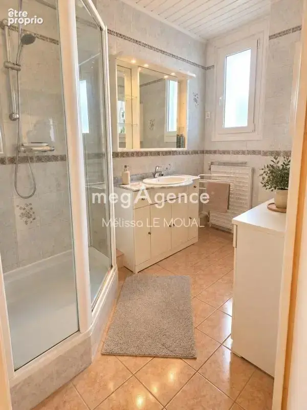 RIANTEC – Maison familiale avec jardin, garage et dépendances - photo 7