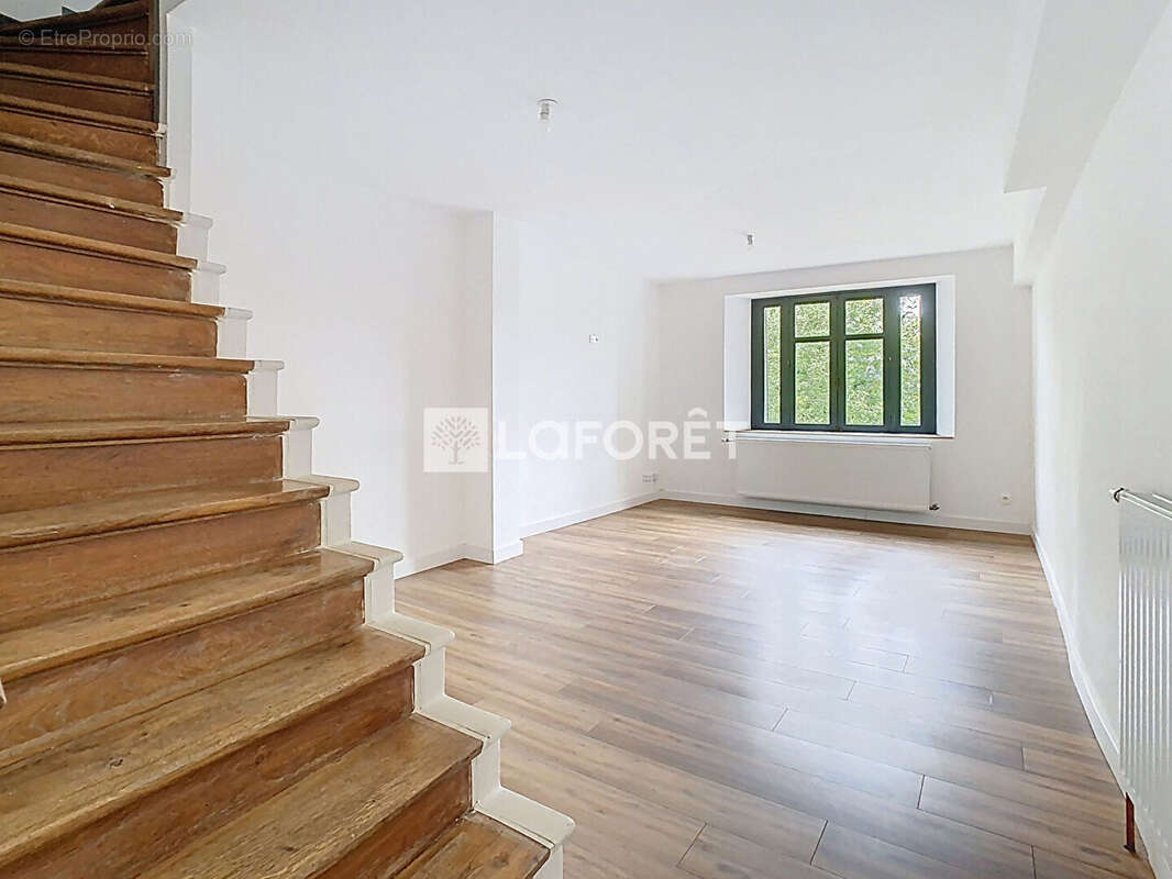 Maison à NEUFCHATEAU