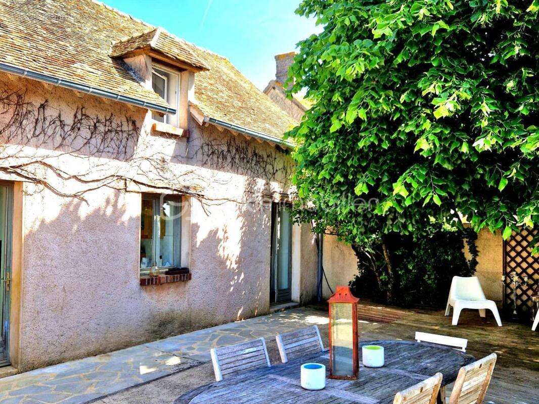 Charme de l'ancien et cadre de vie exceptionnel - Maison d’environ 170 m² avec jardin sur 1350 m² - photo 2