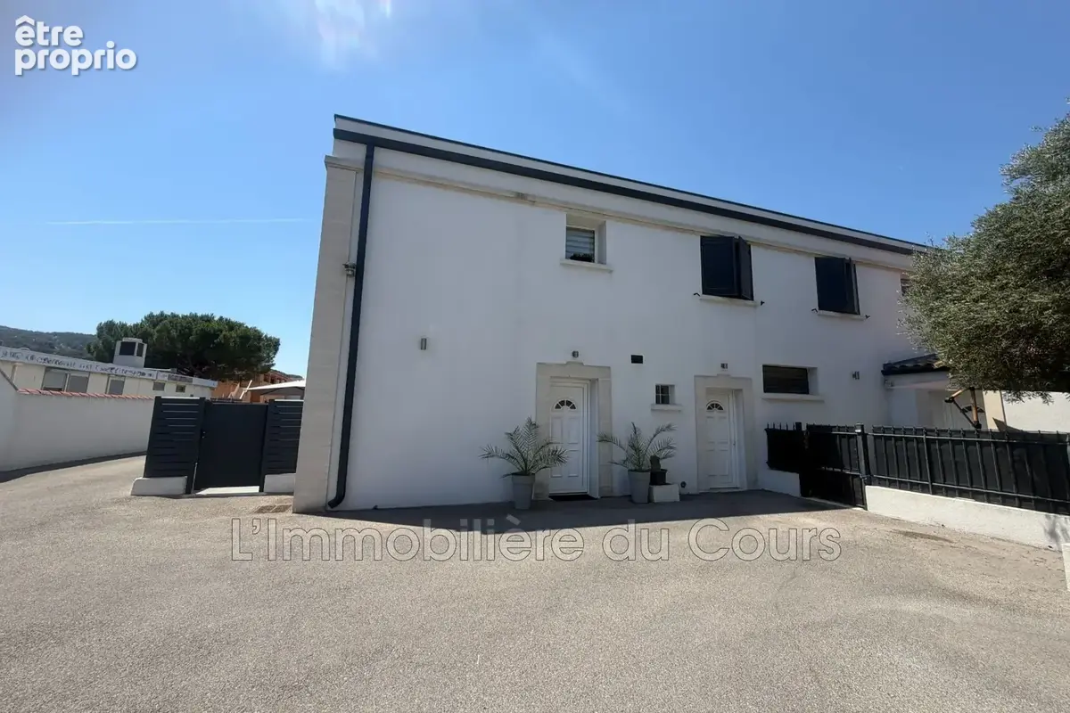 Commerce 700 m² à Chateauneuf-Les-Martigues  - photo 4
