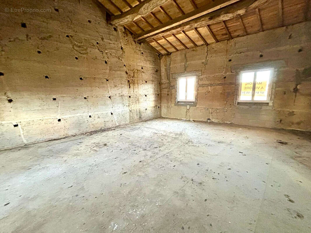 Maison Tramoyes à rénover 6 pièces 200m² avec jardin et garage - photo 5