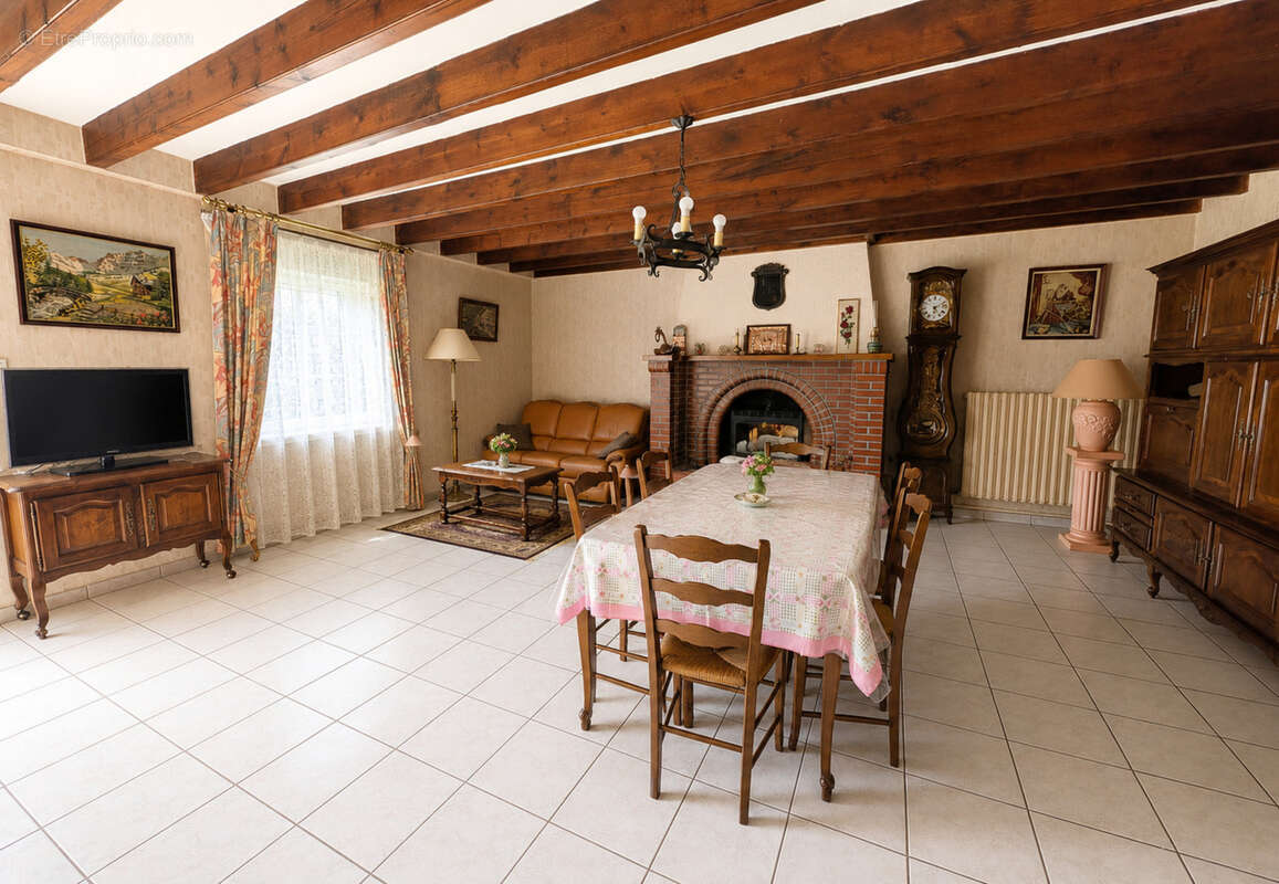 Maison en pierre avec dépendances et jardin – La Chapelle-Gaceline (La Gacilly) - grand terrain - véranda - charme - garage - photo 6
